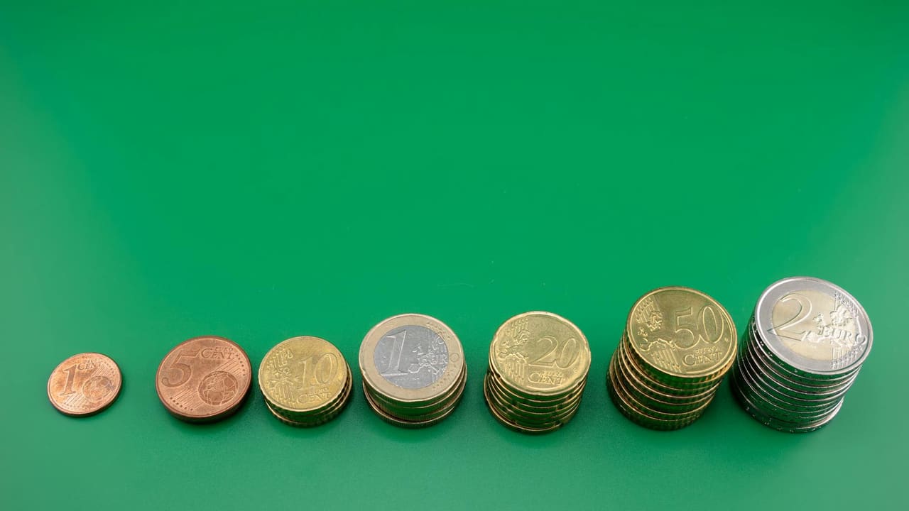 Italian SRL share capital requirements: notarial deed and company documents in Italy.