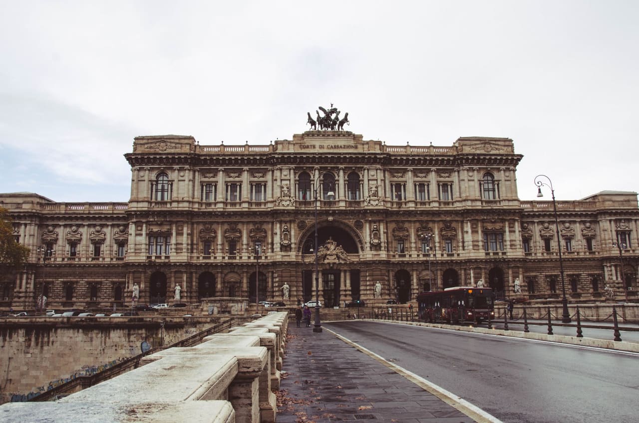 Milan city center, headquarters of Italian SRL company formation services.
